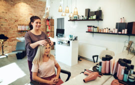 How to Get a Great Job as a Fashion Cosmetologist