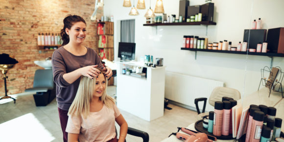 How to Get a Great Job as a Fashion Cosmetologist